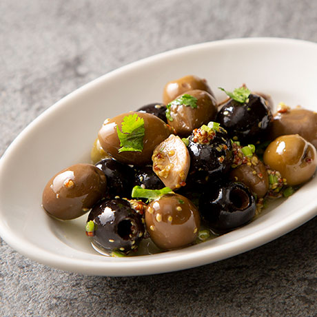 Olives（3 種オリーブとケイパーベリーのマリネ）