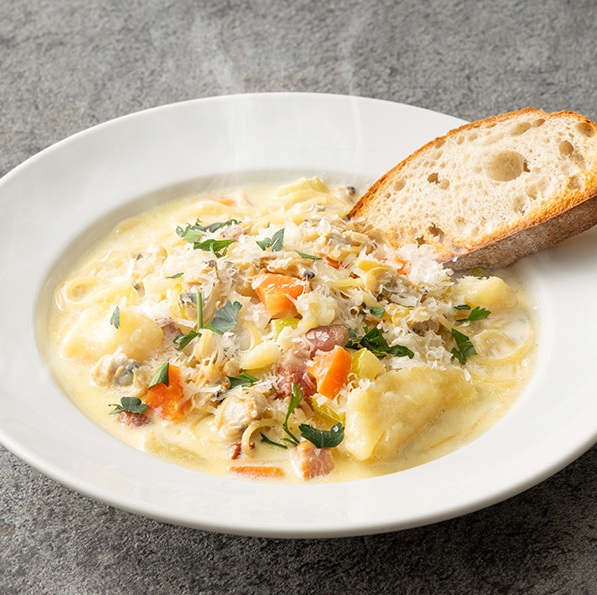 Fusilli Bolognese（フジッリ　ボロネーゼ　※サラダ付き）